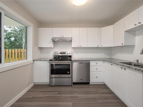 1190 Stuart Pl, Ladysmith, BC - Indoor Photo Showing Kitchen