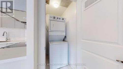 1609A - 4675 Metcalfe Avenue, Mississauga (Central Erin Mills), ON - Indoor Photo Showing Laundry Room