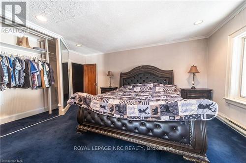 5008 Valley Way, Niagara Falls, ON - Indoor Photo Showing Bedroom