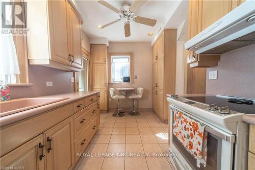 5008 Valley Way, Niagara Falls, ON - Indoor Photo Showing Kitchen