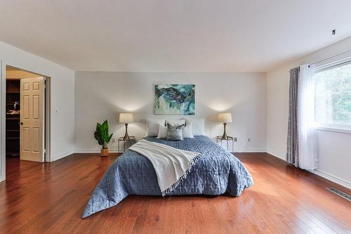 2159 Belgrave Court, Burlington, ON - Indoor Photo Showing Bedroom