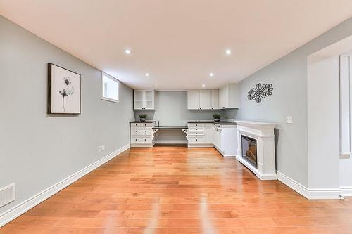 2159 Belgrave Court, Burlington, ON - Indoor Photo Showing Kitchen