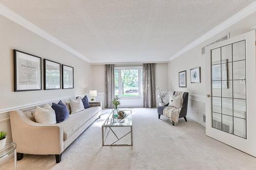 2159 Belgrave Court, Burlington, ON - Indoor Photo Showing Living Room