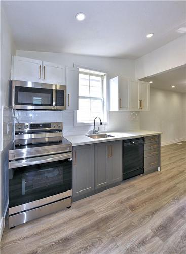 Kitchen - 248 Fairfield Avenue, Hamilton, ON - Indoor Photo Showing Kitchen