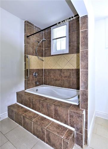 Main Floor Bath - 248 Fairfield Avenue, Hamilton, ON - Indoor Photo Showing Bathroom