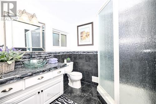 47 Monarch Park Drive, St. Catharines, ON - Indoor Photo Showing Bathroom