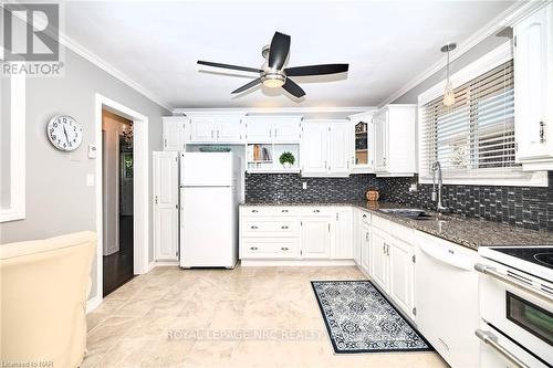 47 Monarch Park Drive, St. Catharines, ON - Indoor Photo Showing Kitchen