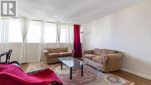 2002 - 3590 Kaneff Crescent, Mississauga (Mississauga Valleys), ON - Indoor Photo Showing Living Room