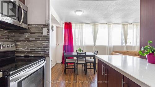 2002 - 3590 Kaneff Crescent, Mississauga (Mississauga Valleys), ON - Indoor Photo Showing Kitchen With Upgraded Kitchen