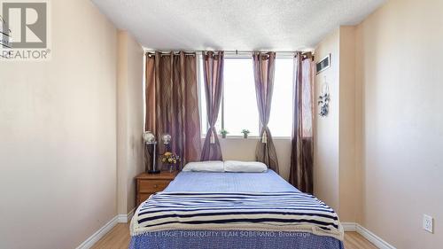 2002 - 3590 Kaneff Crescent, Mississauga (Mississauga Valleys), ON - Indoor Photo Showing Bedroom