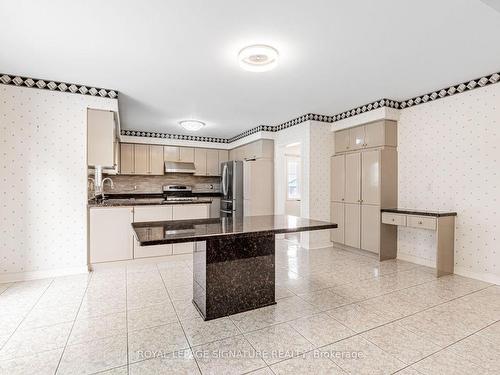 6 Boxwood Cres, Markham, ON - Indoor Photo Showing Kitchen