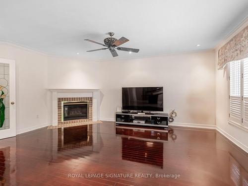 6 Boxwood Cres, Markham, ON - Indoor With Fireplace