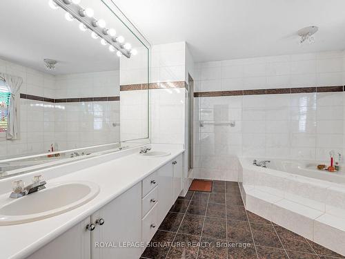 6 Boxwood Cres, Markham, ON - Indoor Photo Showing Bathroom