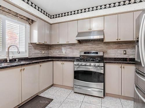 6 Boxwood Cres, Markham, ON - Indoor Photo Showing Kitchen With Double Sink