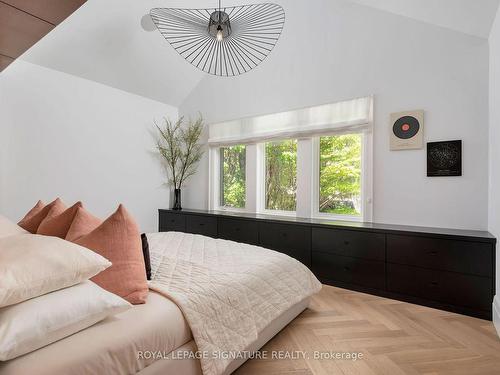 28 Queen Mary'S Dr, Toronto, ON - Indoor Photo Showing Bedroom