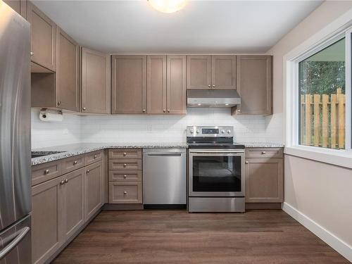 1188 Stuart Pl, Ladysmith, BC - Indoor Photo Showing Kitchen