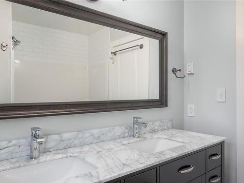 1188 Stuart Pl, Ladysmith, BC - Indoor Photo Showing Bathroom