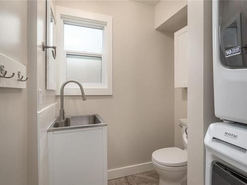 1188 Stuart Pl, Ladysmith, BC - Indoor Photo Showing Laundry Room