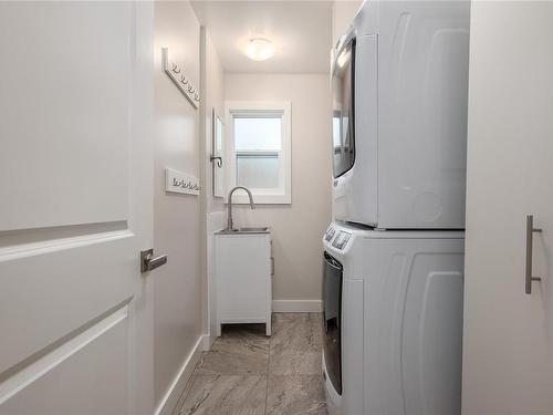 1188 Stuart Pl, Ladysmith, BC - Indoor Photo Showing Laundry Room