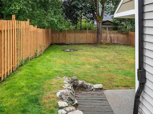 1188 Stuart Pl, Ladysmith, BC - Outdoor With Backyard