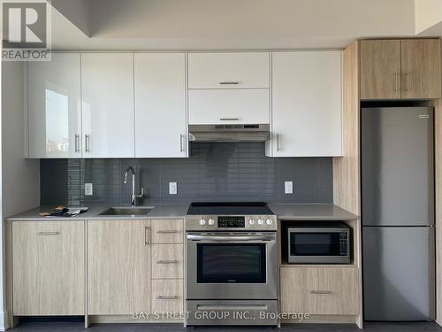 1112 - 188 Fairview Mall Drive, Toronto (Don Valley Village), ON - Indoor Photo Showing Kitchen