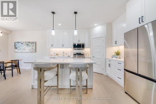 6 - 7966 Fallon Drive, London, ON - Indoor Photo Showing Kitchen With Upgraded Kitchen