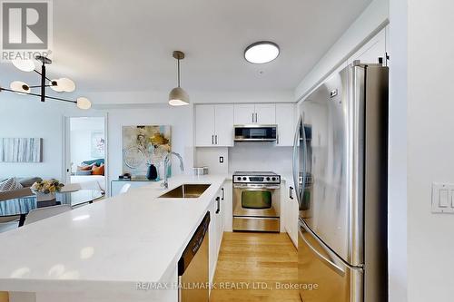 611 - 1030 Sheppard Avenue W, Toronto (Bathurst Manor), ON - Indoor Photo Showing Kitchen With Upgraded Kitchen