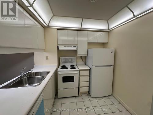 401 - 736 Bay Street, Toronto, ON - Indoor Photo Showing Kitchen With Double Sink