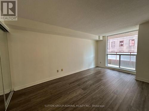 401 - 736 Bay Street, Toronto, ON - Indoor Photo Showing Other Room