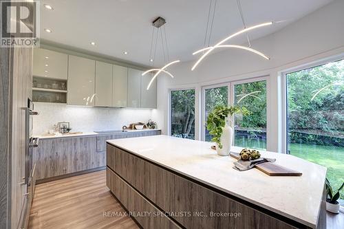 1310 Martley Drive, Mississauga (Lorne Park), ON - Indoor Photo Showing Kitchen With Upgraded Kitchen