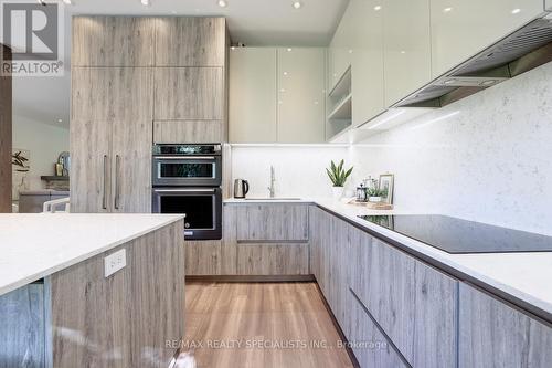 1310 Martley Drive, Mississauga (Lorne Park), ON - Indoor Photo Showing Kitchen With Upgraded Kitchen