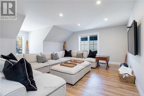 104 Black Willow Crescent, Blue Mountains, ON - Indoor Photo Showing Living Room