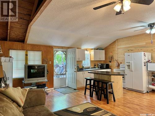 462 Green Avenue, Regina Beach, SK - Indoor Photo Showing Living Room