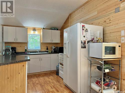 462 Green Avenue, Regina Beach, SK - Indoor Photo Showing Kitchen