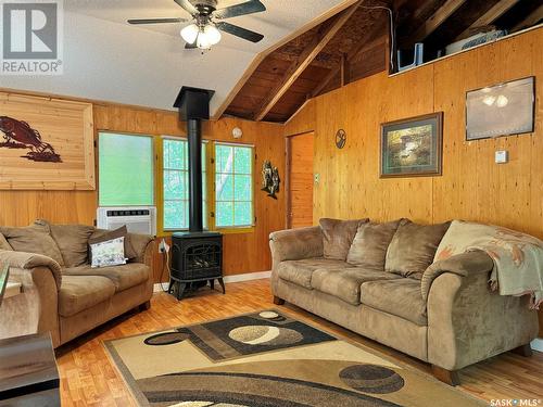 462 Green Avenue, Regina Beach, SK - Indoor Photo Showing Living Room