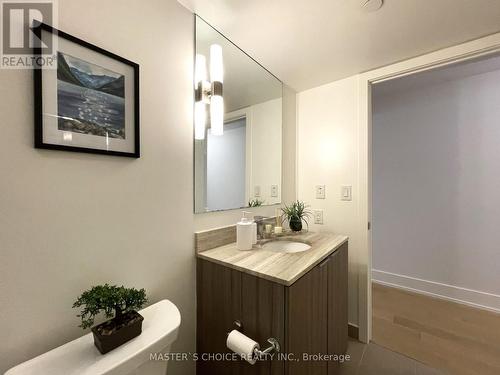 716 - 955 Bay Street, Toronto (Bay Street Corridor), ON - Indoor Photo Showing Bathroom