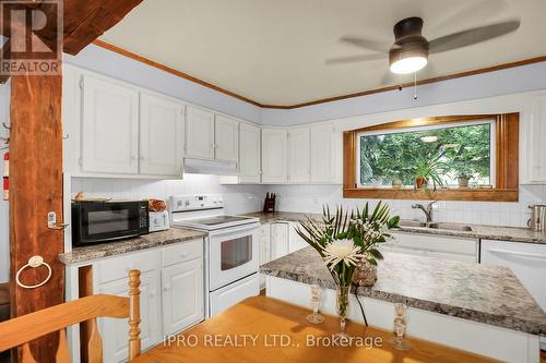 1027 Niagara Stone Road, Niagara-On-The-Lake, ON - Indoor Photo Showing Kitchen With Double Sink