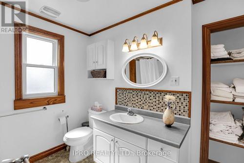 1027 Niagara Stone Road, Niagara-On-The-Lake, ON - Indoor Photo Showing Bathroom