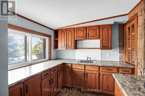 1027 Niagara Stone Road, Niagara-On-The-Lake, ON - Indoor Photo Showing Kitchen