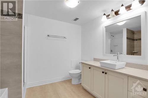 Primary ensuite with soaking tub, separate shower - 40 Boteler Street Unit#604, Ottawa, ON - Indoor Photo Showing Bathroom