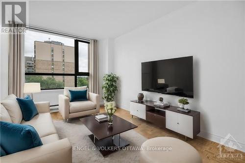 604 - 40 Boteler Street, Ottawa, ON - Indoor Photo Showing Living Room