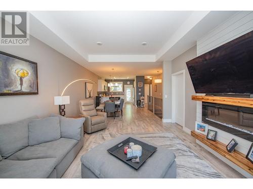 885 Mt Ida Drive, Vernon, BC - Indoor Photo Showing Living Room