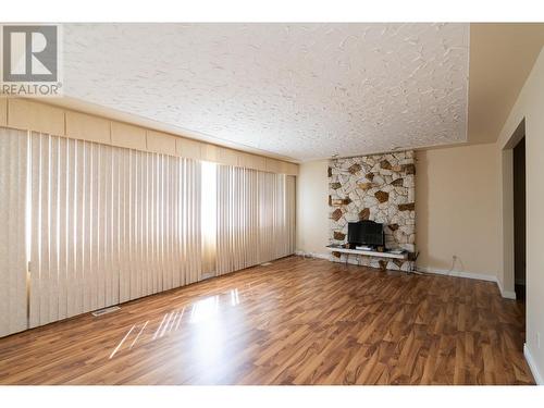 643 Burden Street, Prince George, BC - Indoor Photo Showing Living Room