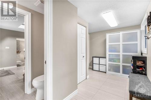 Mudroom with powder room - 3330 August Street, Ottawa, ON - Indoor