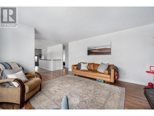 1240 Semlin Drive, Ashcroft, BC - Indoor Photo Showing Living Room