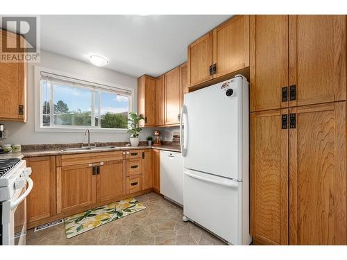 1240 Semlin Drive, Ashcroft, BC - Indoor Photo Showing Kitchen With Double Sink