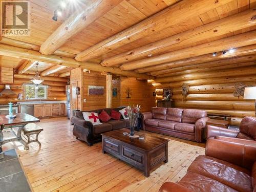 1130 Annie Lake Road, Whitehorse South, YT - Indoor Photo Showing Living Room