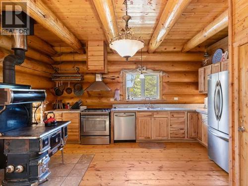 1130 Annie Lake Road, Whitehorse South, YT - Indoor Photo Showing Kitchen