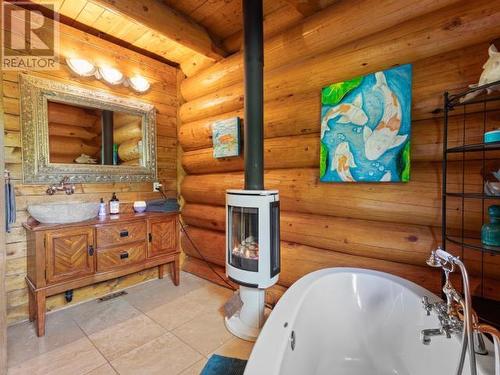 1130 Annie Lake Road, Whitehorse South, YT - Indoor Photo Showing Bathroom