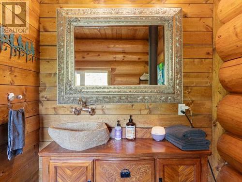 1130 Annie Lake Road, Whitehorse South, YT - Indoor Photo Showing Bathroom